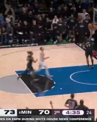 戈贝尔抢断约基奇接球，多森姆反击砍下26分追至1分打停掘金